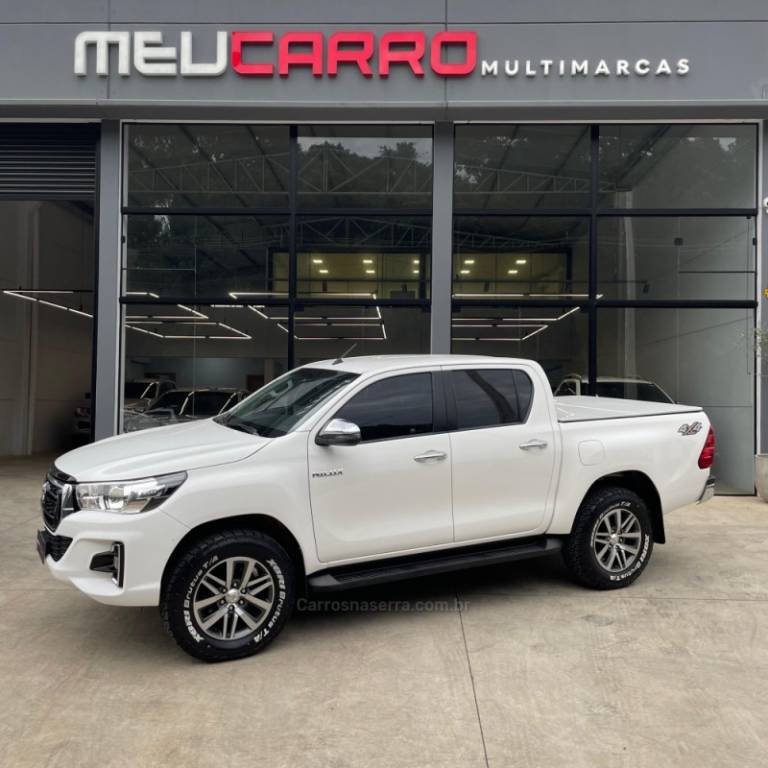 TOYOTA - HILUX - 2018/2019 - Branca - R$ 189.900,00