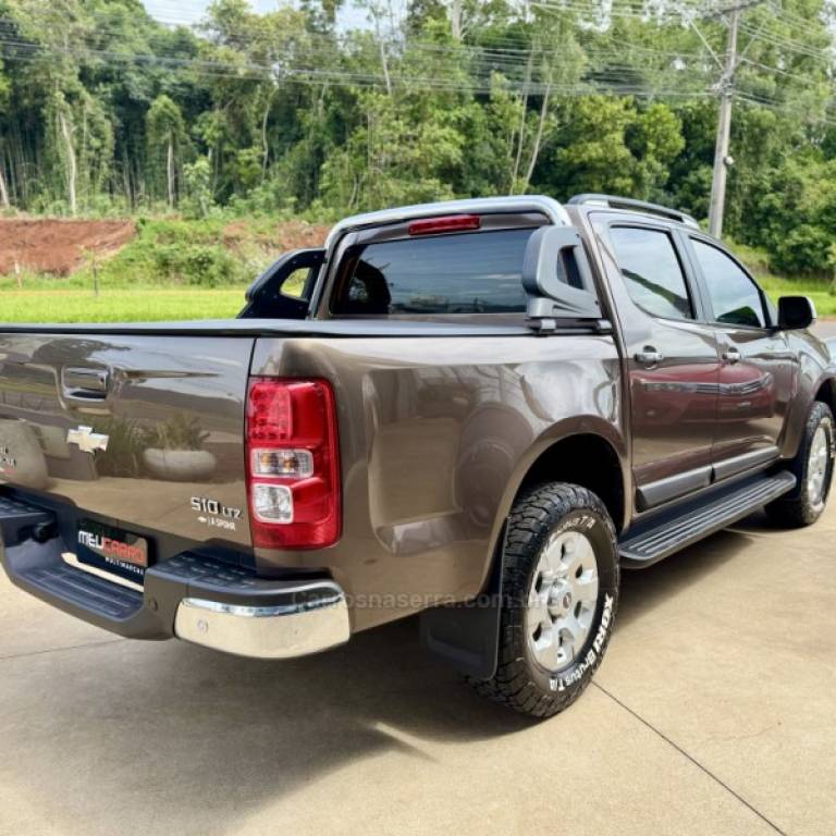 CHEVROLET - S10 - 2015/2015 - Cinza - R$ 115.900,00