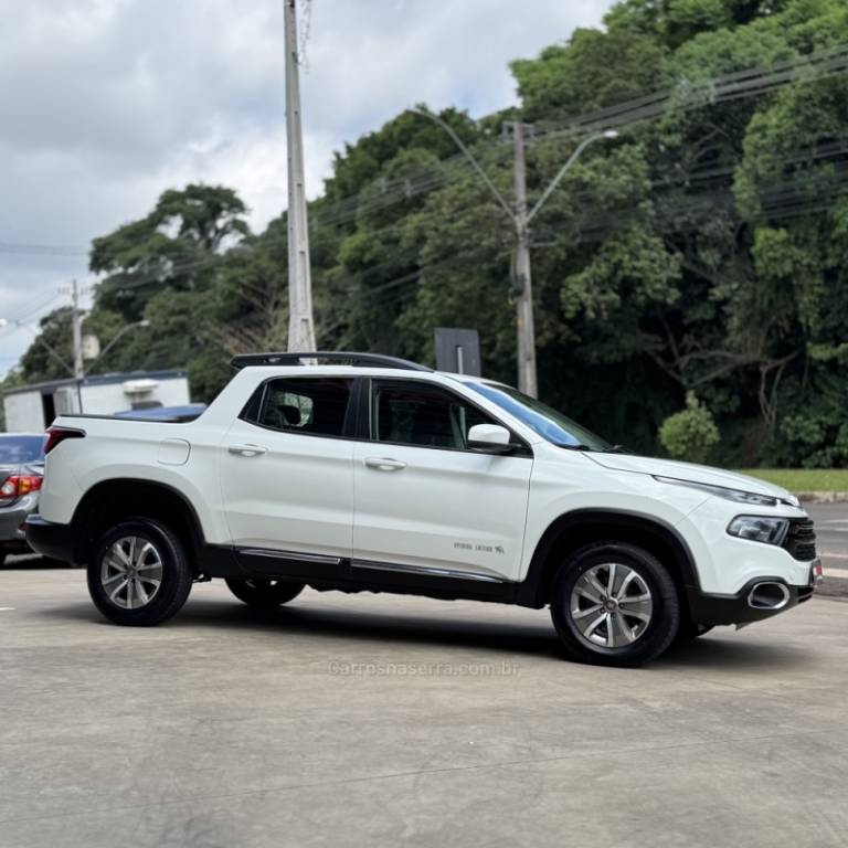 FIAT - TORO - 2016/2017 - Branca - R$ 86.900,00