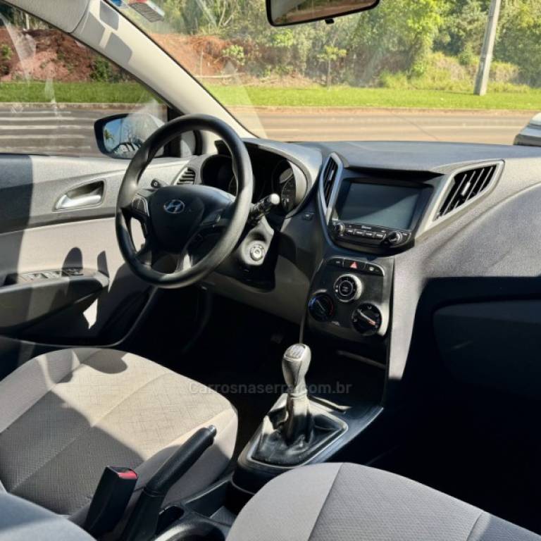 HYUNDAI - HB20S - 2018/2019 - Branca - R$ 63.900,00
