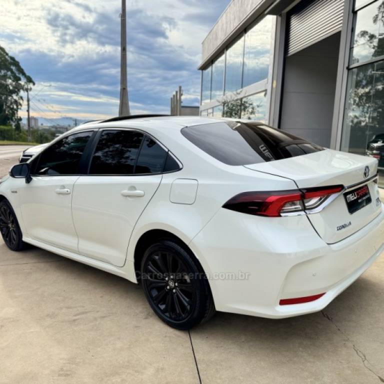 TOYOTA - COROLLA - 2021/2021 - Branca - R$ 139.900,00