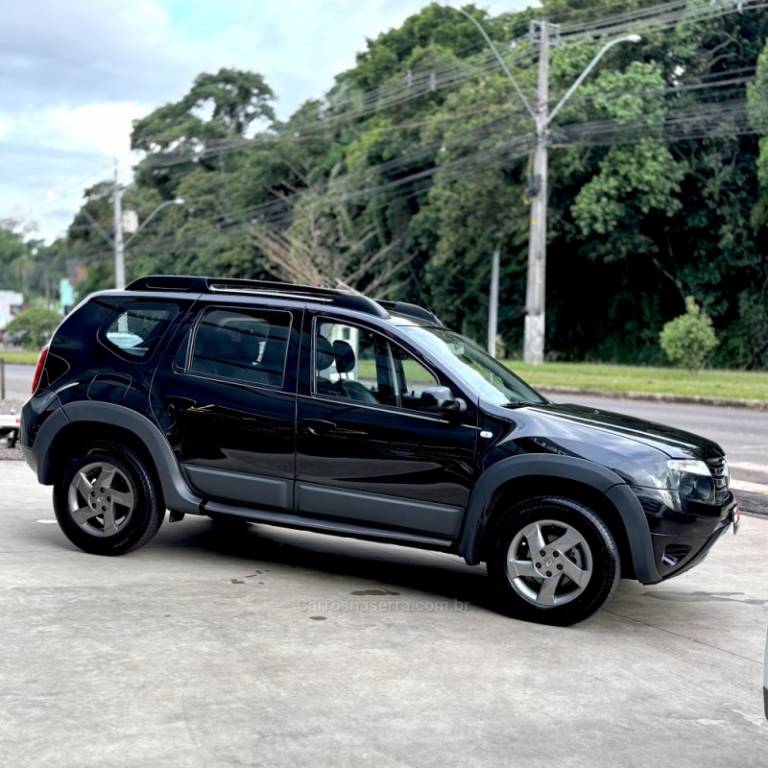 RENAULT - DUSTER - 2014/2015 - Preta - R$ 59.900,00