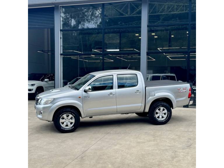 TOYOTA - HILUX - 2014/2015 - Prata - R$ 139.900,00