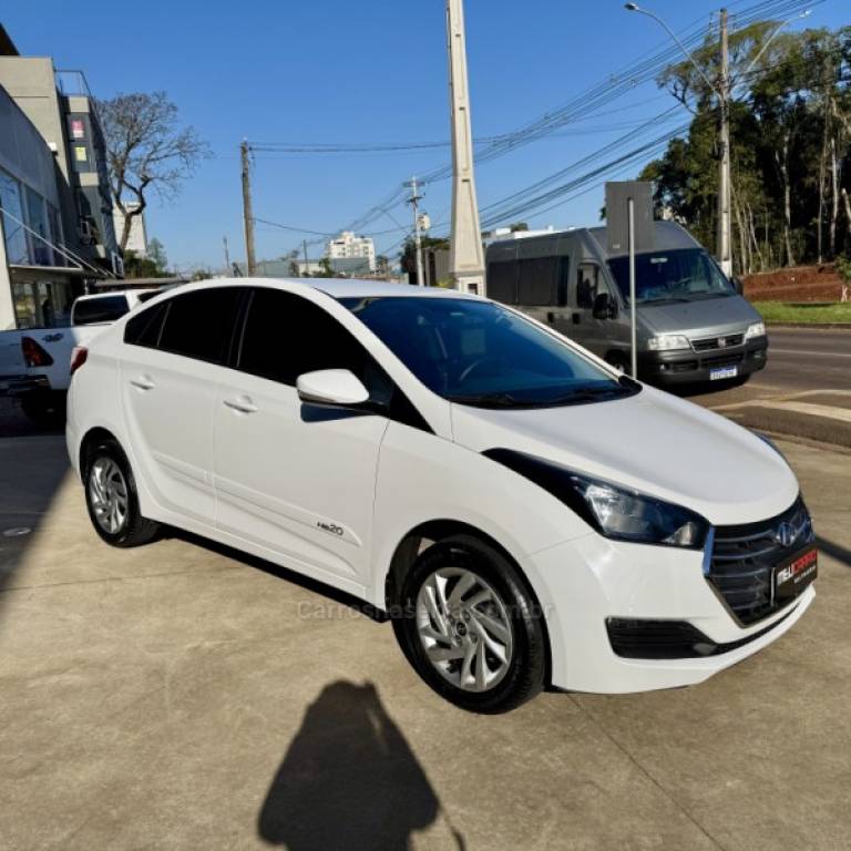 HYUNDAI - HB20S - 2018/2019 - Branca - R$ 63.900,00