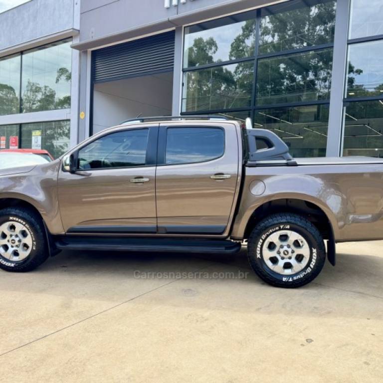 CHEVROLET - S10 - 2015/2015 - Cinza - R$ 115.900,00