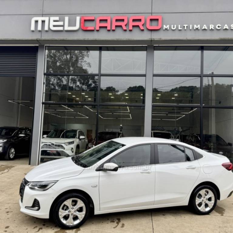 CHEVROLET - ONIX - 2021/2022 - Branca - R$ 84.900,00