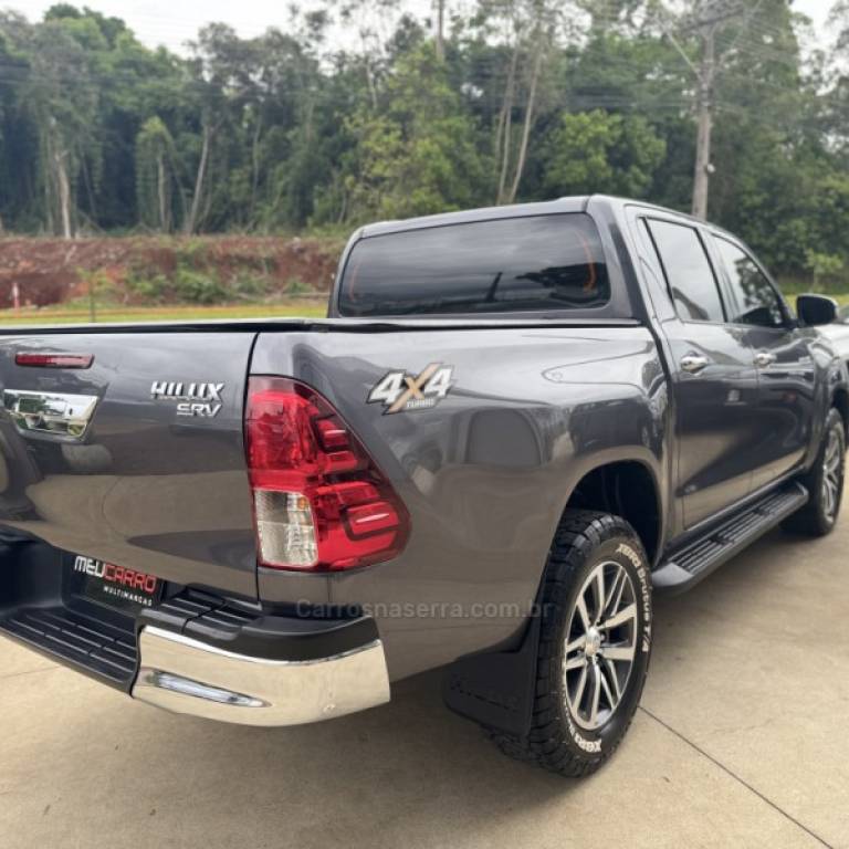 TOYOTA - HILUX - 2019/2019 - Cinza - R$ 198.900,00