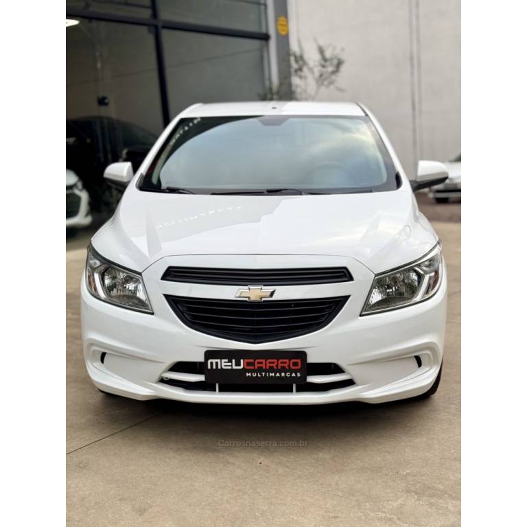 CHEVROLET - ONIX - 2017/2018 - Branca - R$ 52.900,00