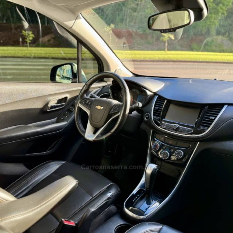 CHEVROLET - TRACKER - 2018/2018 - Branca - R$ 92.900,00