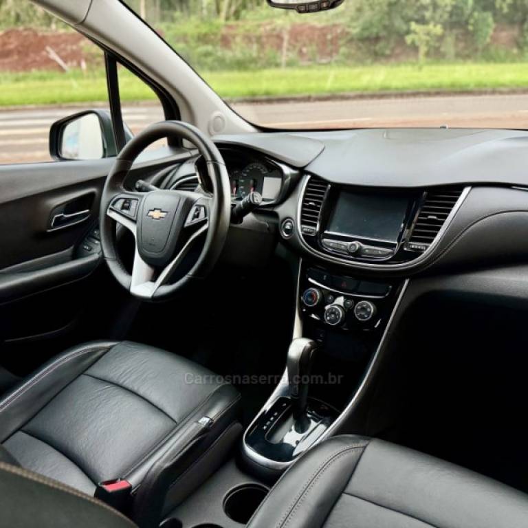 CHEVROLET - TRACKER - 2018/2019 - Cinza - R$ 93.900,00