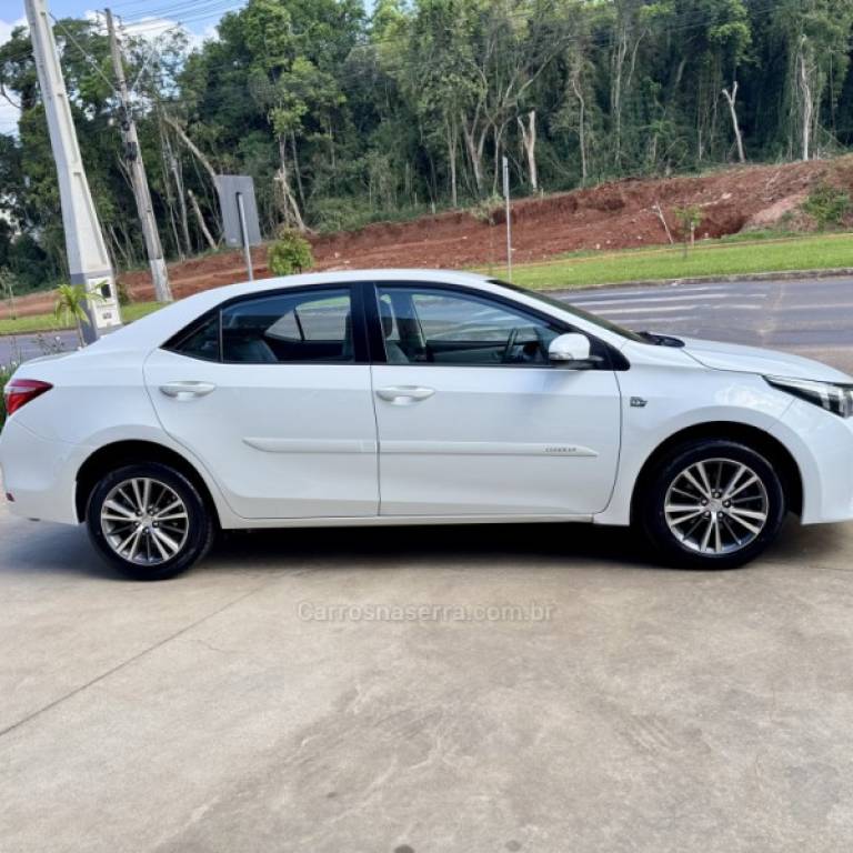 TOYOTA - COROLLA - 2014/2015 - Branca - R$ 88.900,00