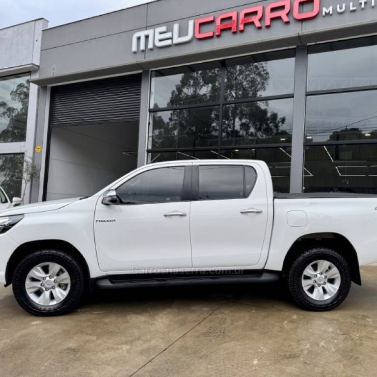 TOYOTA - HILUX - 2019/2020 - Branca - R$ 189.900,00
