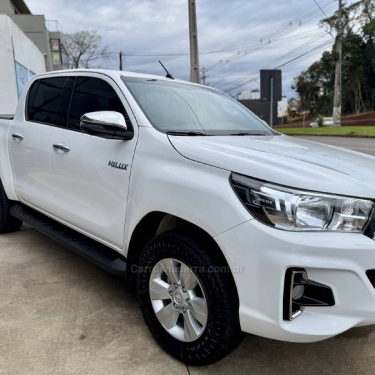 TOYOTA - HILUX - 2019/2020 - Branca - R$ 189.900,00