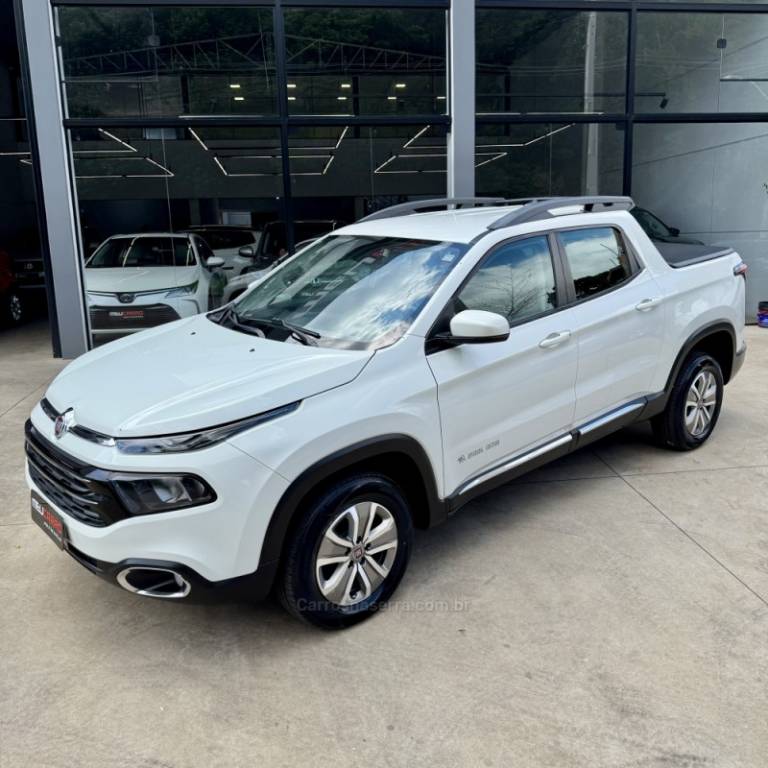 FIAT - TORO - 2016/2017 - Branca - R$ 86.900,00