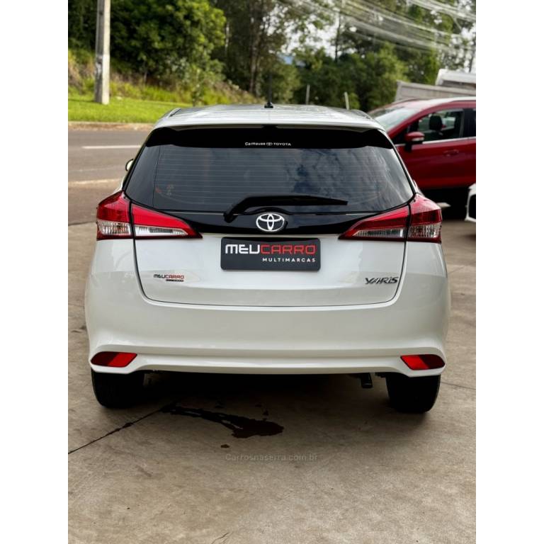 TOYOTA - YARIS - 2020/2020 - Branca - R$ 79.900,00