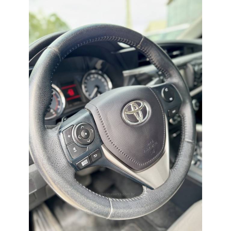 TOYOTA - COROLLA - 2014/2015 - Prata - R$ 89.900,00