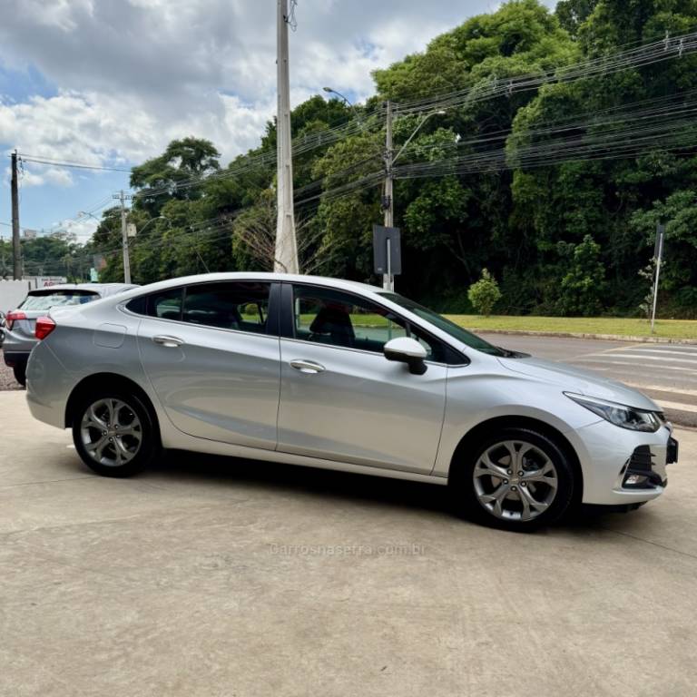 CHEVROLET - CRUZE - 2020/2021 - Prata - R$ 109.900,00