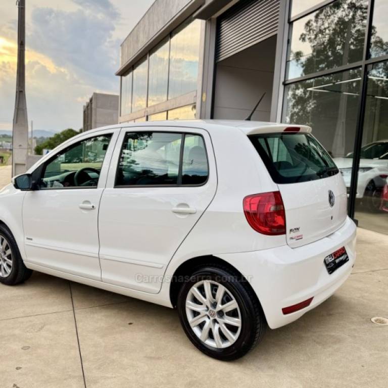 VOLKSWAGEN - FOX - 2012/2012 - Branca - R$ 34.900,00