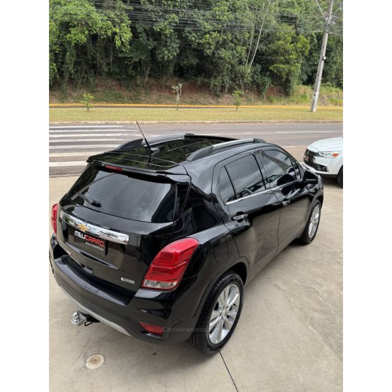 CHEVROLET - TRACKER - 2017/2018 - Preta - R$ 92.900,00
