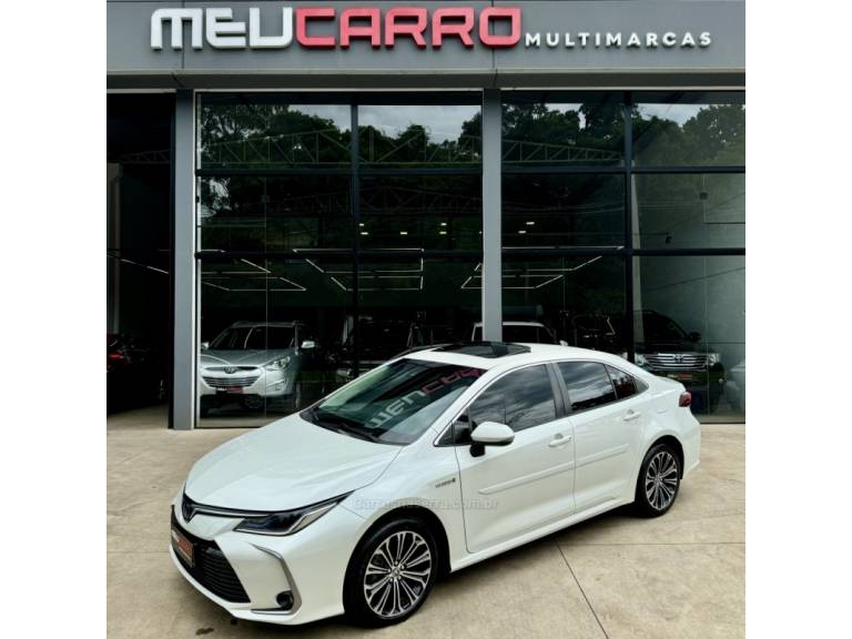 TOYOTA - COROLLA - 2020/2021 - Branca - R$ 139.900,00