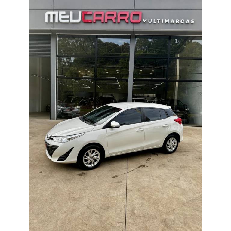 TOYOTA - YARIS - 2020/2020 - Branca - R$ 79.900,00
