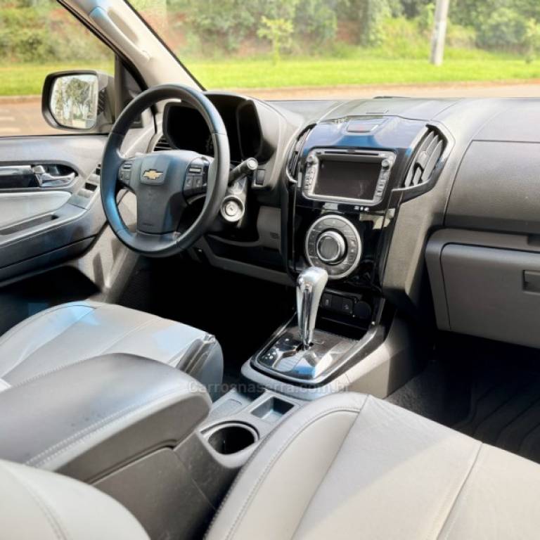 CHEVROLET - S10 - 2015/2015 - Cinza - R$ 115.900,00