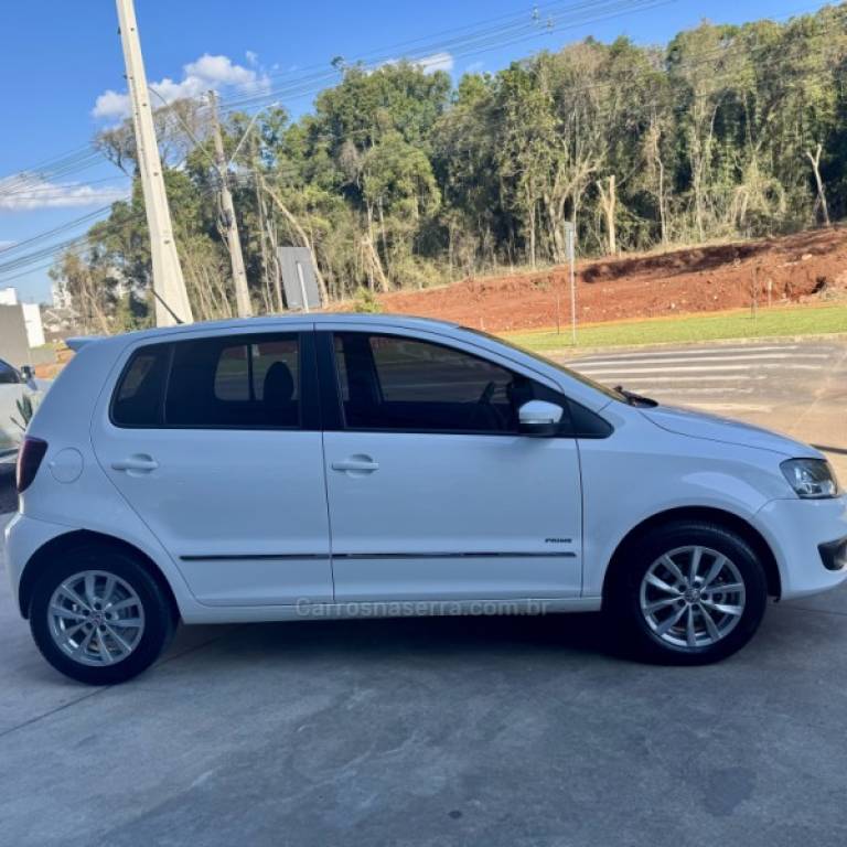 VOLKSWAGEN - FOX - 2012/2013 - Branca - R$ 41.900,00