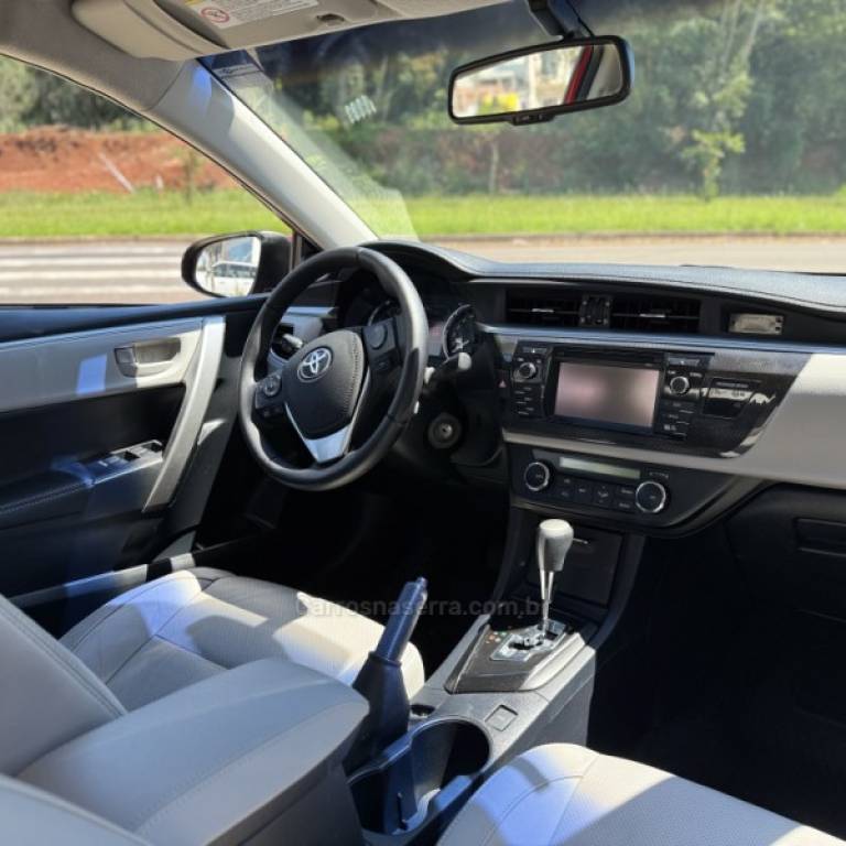 TOYOTA - COROLLA - 2015/2016 - Vermelha - R$ 94.900,00