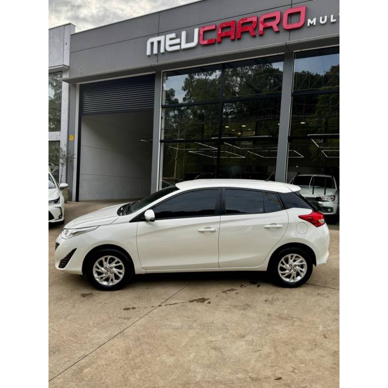 TOYOTA - YARIS - 2020/2020 - Branca - R$ 79.900,00