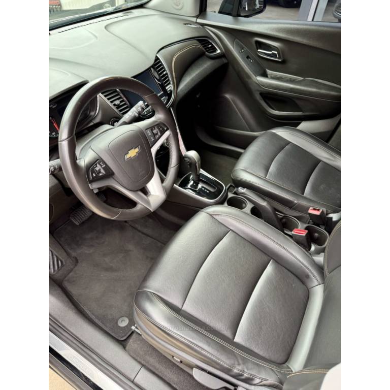 CHEVROLET - TRACKER - 2017/2018 - Preta - R$ 92.900,00
