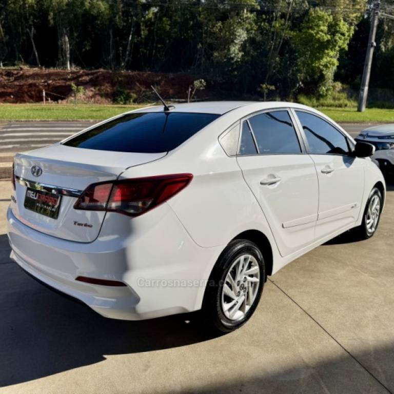HYUNDAI - HB20S - 2018/2019 - Branca - R$ 63.900,00