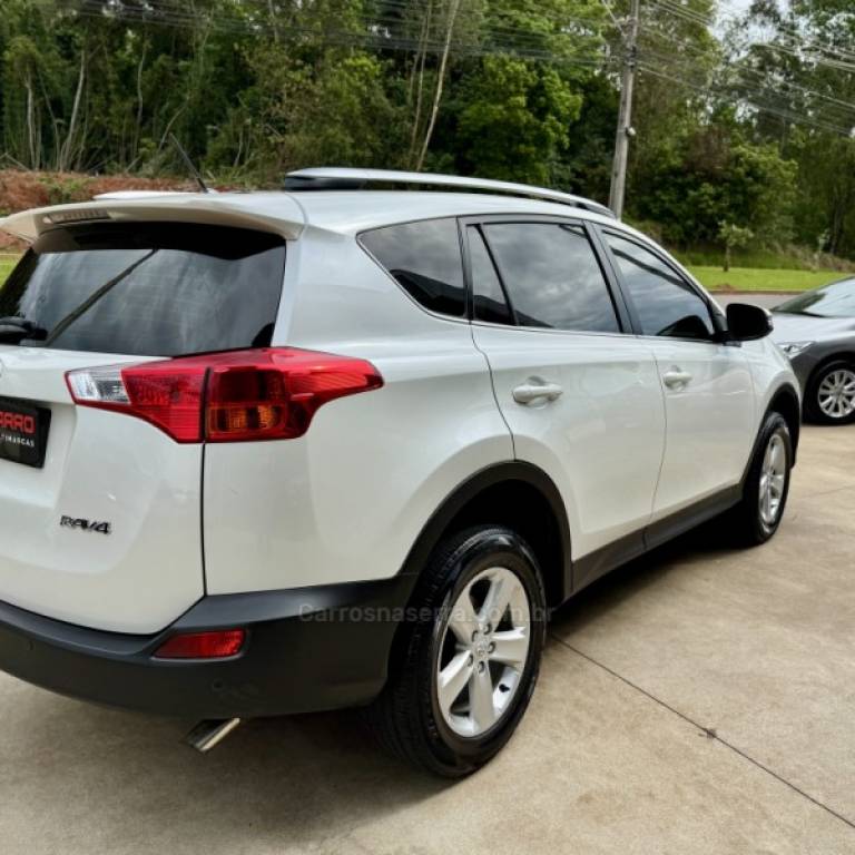TOYOTA - RAV4 - 2013/2013 - Branca - R$ 88.900,00