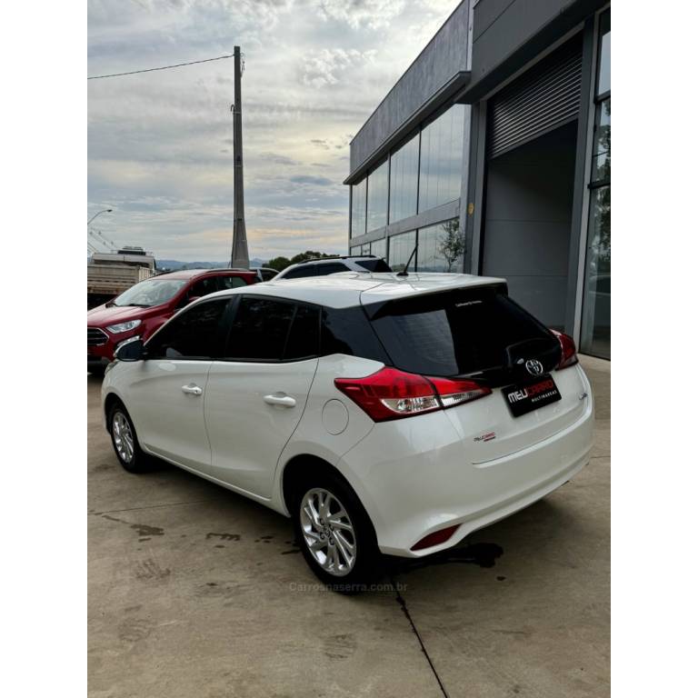 TOYOTA - YARIS - 2020/2020 - Branca - R$ 79.900,00