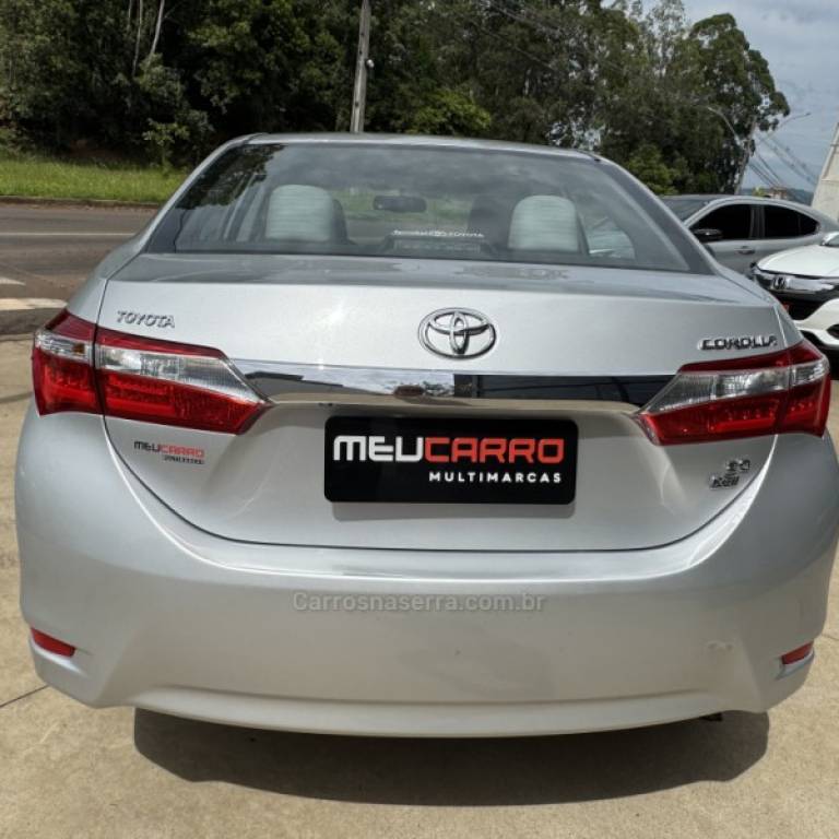 TOYOTA - COROLLA - 2014/2015 - Prata - R$ 89.900,00