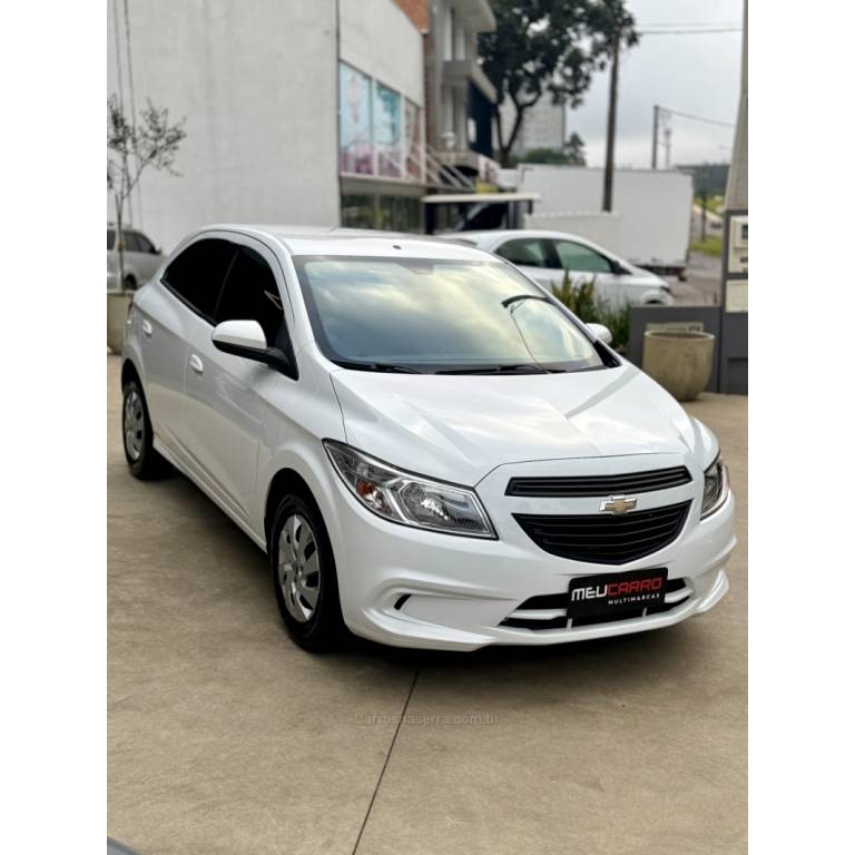 CHEVROLET - ONIX - 2017/2018 - Branca - R$ 52.900,00